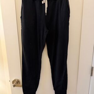 Like new! Vuori performance joggers